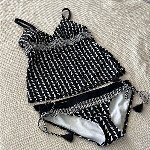 Land’s End Black and White Geometric Tankini Set, Top (8), Bottom (10), EUC